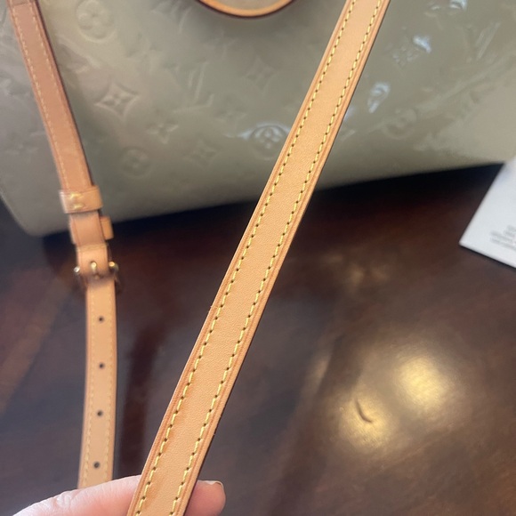 Authentic Louis Vuitton Vernis Brea MM bag. Like new without tags. Beautiful bag - Picture 12 of 13